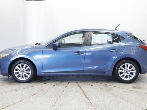 Used 2017 MAZDA MAZDA3 Sport FWD image 2