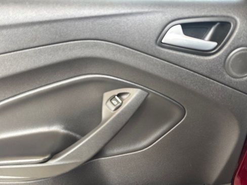 Used 2017 Ford Escape Titanium image 5