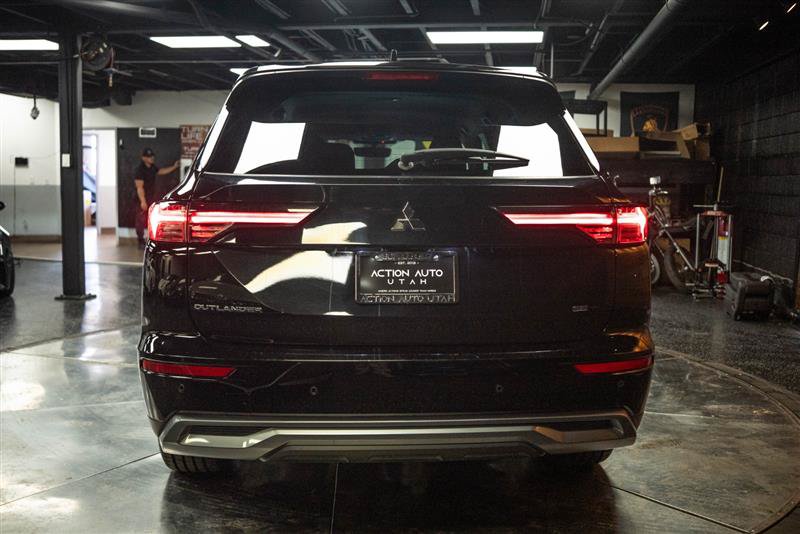 Used 2025 Mitsubishi Outlander AWD image 6