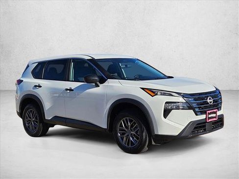 Used 2024 Nissan Rogue S image 3