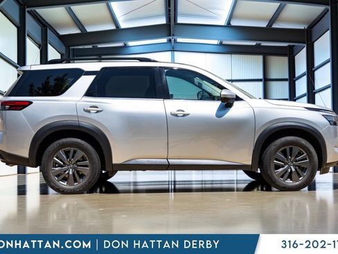 Used 2023 Nissan Pathfinder SV AWD/4WD image 32
