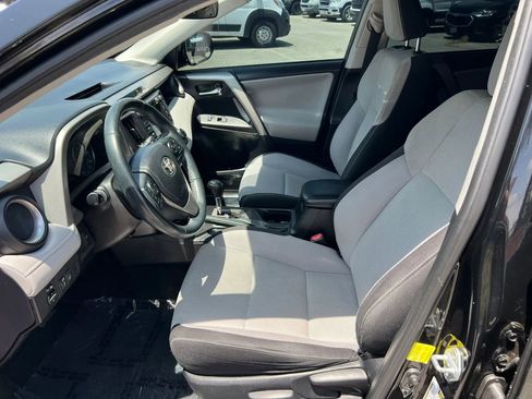 Used 2018 Toyota RAV4 XLE FWD image 9