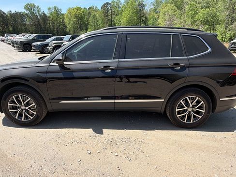 Used 2020 Volkswagen Tiguan SE FWD image 11