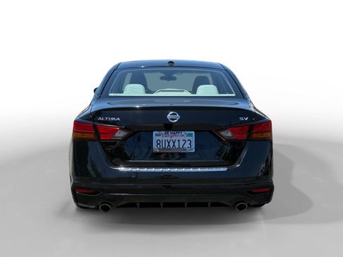 Used 2021 Nissan Altima 2.5 SV w/ SV Premium Package FWD image 4