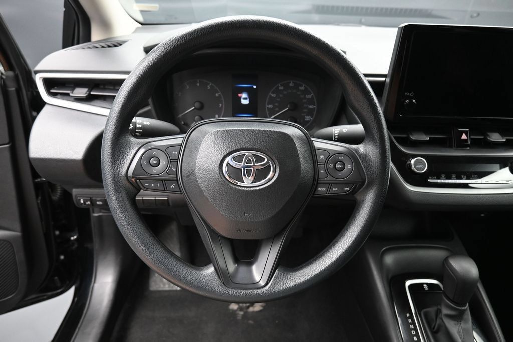 Used 2025 Toyota Corolla LE FWD image 14