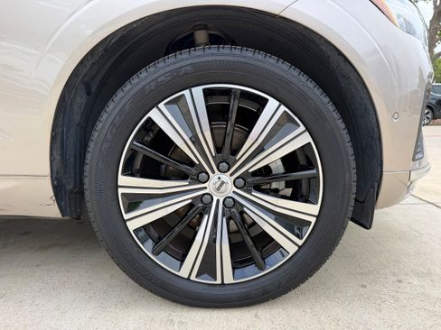 Certified 2023 Volvo XC60 B5 Plus FWD image 9