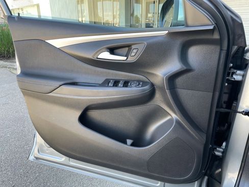 Used 2025 Buick Envista Preferred image 18