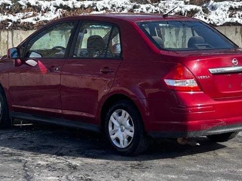 Used 2011 Nissan Versa 1.8 S FWD image 3