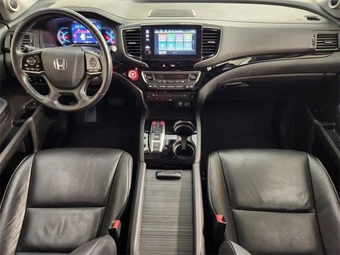 Used 2019 Honda Pilot Touring image 4