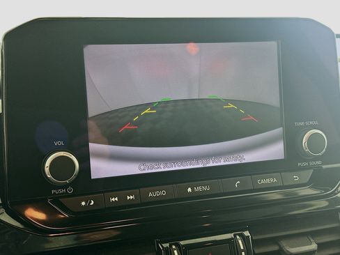 Used 2025 Nissan Pathfinder SV FWD image 22