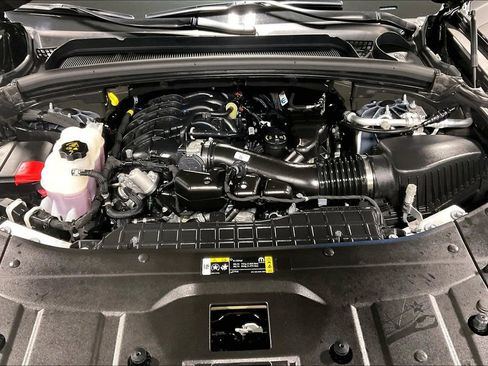 Used 2025 Jeep Grand Cherokee L Limited w/ Black Appearance Package image 12