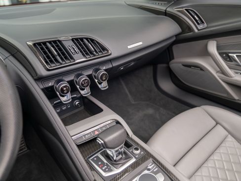 Used 2017 Audi R8 V10 image 24