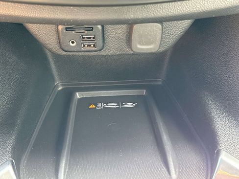 Used 2023 Chevrolet Traverse LT w/ LT Premium Package AWD/4WD image 12