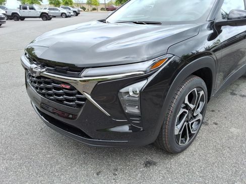 New 2026 Chevrolet Trax RS w/ Sunroof Package FWD image 9