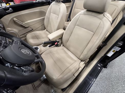 Used 2014 Volkswagen Beetle TDI image 17