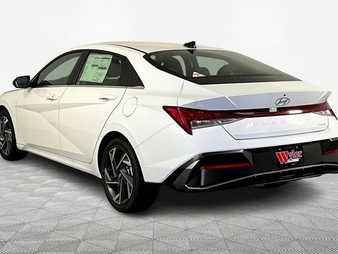 New 2026 Hyundai Elantra Limited FWD image 4
