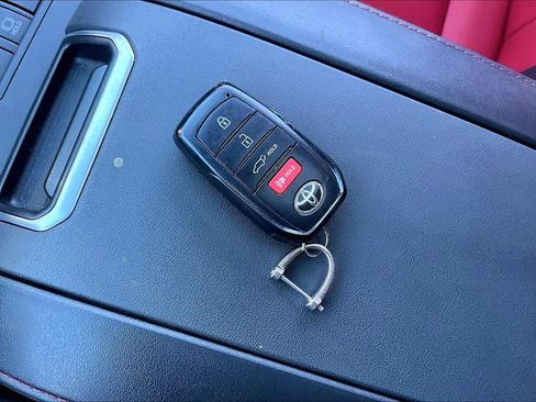 Used 2024 Toyota Highlander XSE image 15