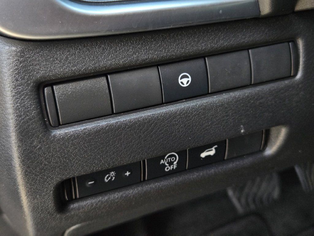 Used 2023 Nissan Rogue SV w/ SV Premium B Package FWD image 18