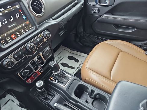 Used 2022 Jeep Gladiator Rubicon w/ Cold Weather Group image 28
