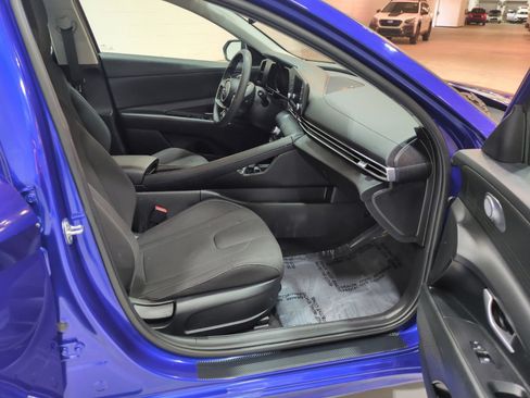 Certified 2023 Hyundai Elantra Blue FWD image 9