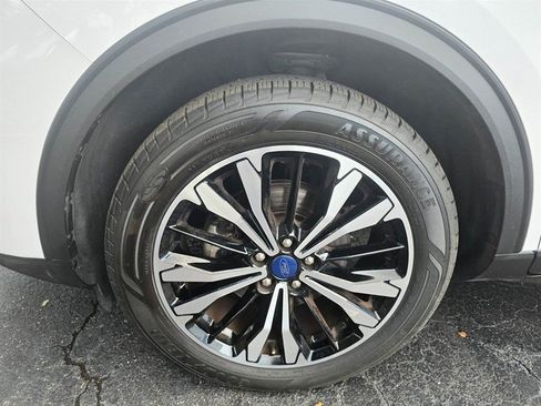 Used 2022 Ford Escape SE w/ SE Sport Appearance Package image 16