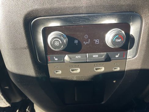 Used 2021 GMC Yukon SLT w/ SLT Luxury Plus Package image 16