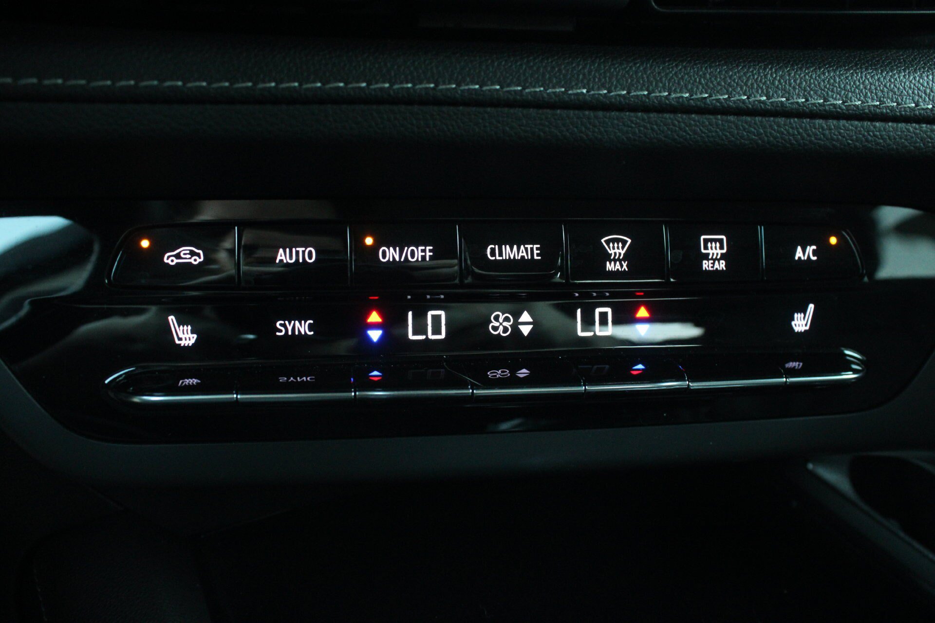 Used 2022 Buick Envision Essence w/ Sport Touring Package FWD image 39