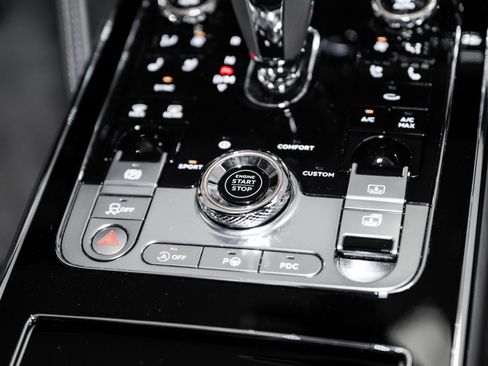 Used 2024 Bentley Flying Spur W12 image 46