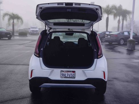 Used 2023 Kia Soul LX image 26