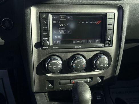 Used 2014 Dodge Challenger SXT image 18