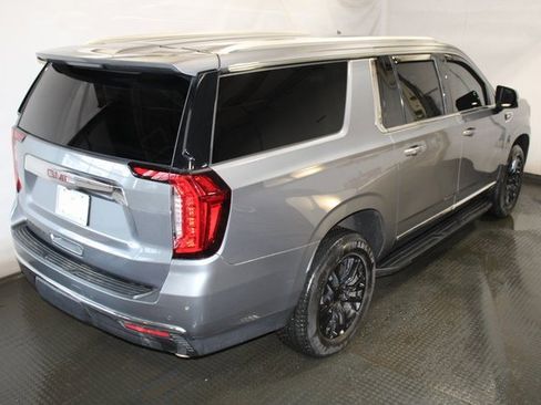 Used 2021 GMC Yukon XL SLT w/ SLT Premium Package image 4