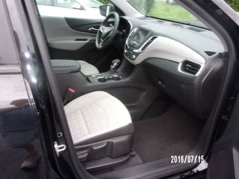 Used 2023 Chevrolet Equinox LS FWD image 12