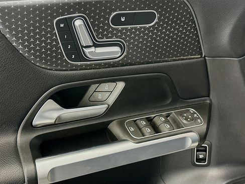 Used 2025 Mercedes-Benz GLB 250 GLB 250 image 15