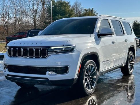 Used 2022 Jeep Wagoneer Series III w/ Premium Group I image 3