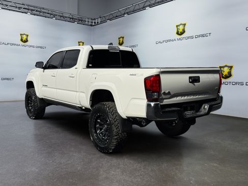 Used 2022 Toyota Tacoma SR5 AWD/4WD image 3