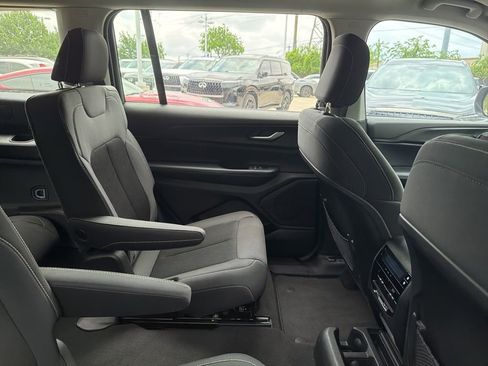 Used 2024 Jeep Grand Cherokee L Laredo AWD/4WD image 4