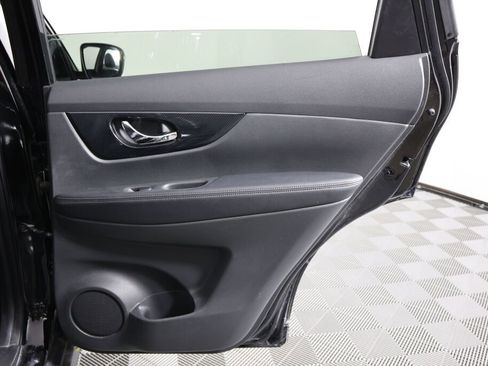 Used 2017 Nissan Rogue SL image 22