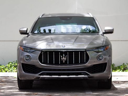 Used 2017 Maserati Levante w/ Luxury Package AWD/4WD image 20