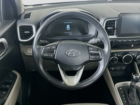 Used 2025 Hyundai Venue SEL FWD image 17