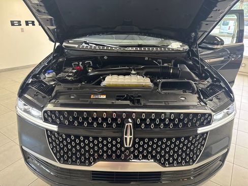 Used 2025 Lincoln Navigator Reserve AWD/4WD image 25