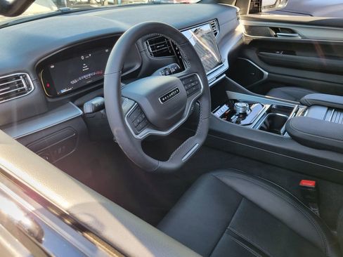 Used 2025 Jeep Wagoneer Series II AWD/4WD image 3