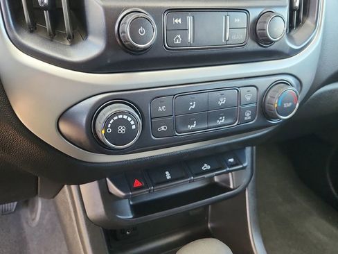 Used 2022 Chevrolet Colorado LT w/ LT Convenience Package image 24