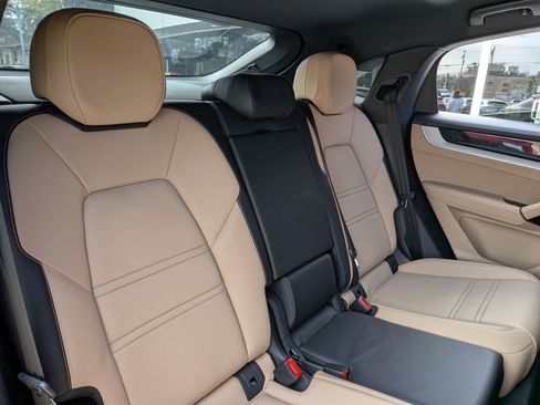 Certified 2025 Porsche Cayenne Coupe image 25