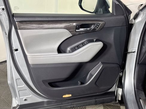 Used 2021 Toyota Highlander Platinum AWD/4WD image 10