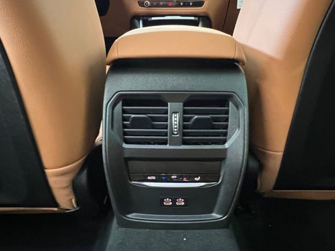 Used 2025 BMW 330i xDrive Sedan w/ Premium Package AWD/4WD image 32