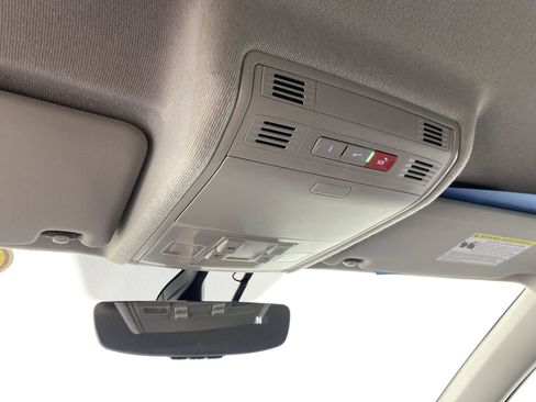 Used 2021 Volkswagen Tiguan SEL image 26