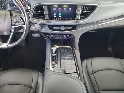 Used 2022 Buick Enclave Essence image 25