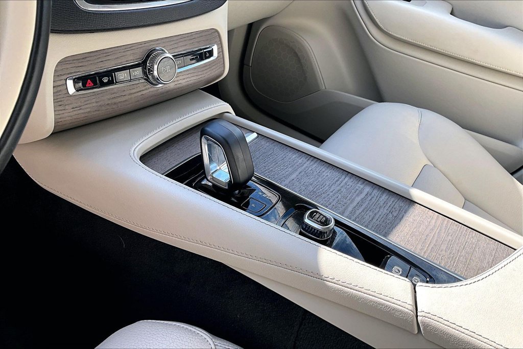 Certified 2023 Volvo XC90 B6 Plus w/ Protection Package Premier AWD/4WD image 19