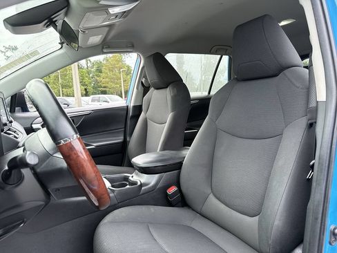 Used 2021 Toyota RAV4 LE FWD image 13
