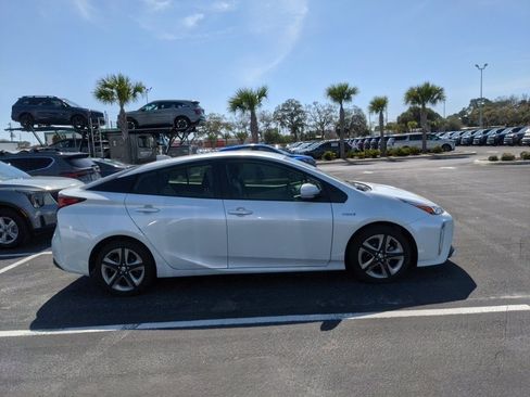 Used 2022 Toyota Prius XLE image 11